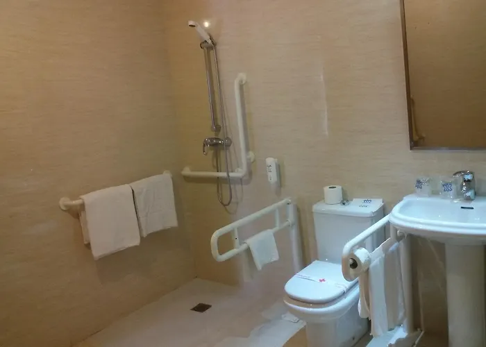 阿维拉城堡二号酒店 Ávila